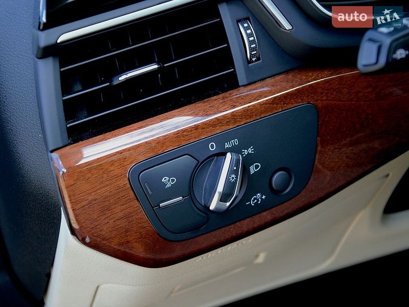 Седан Audi A4 2023 в Києві