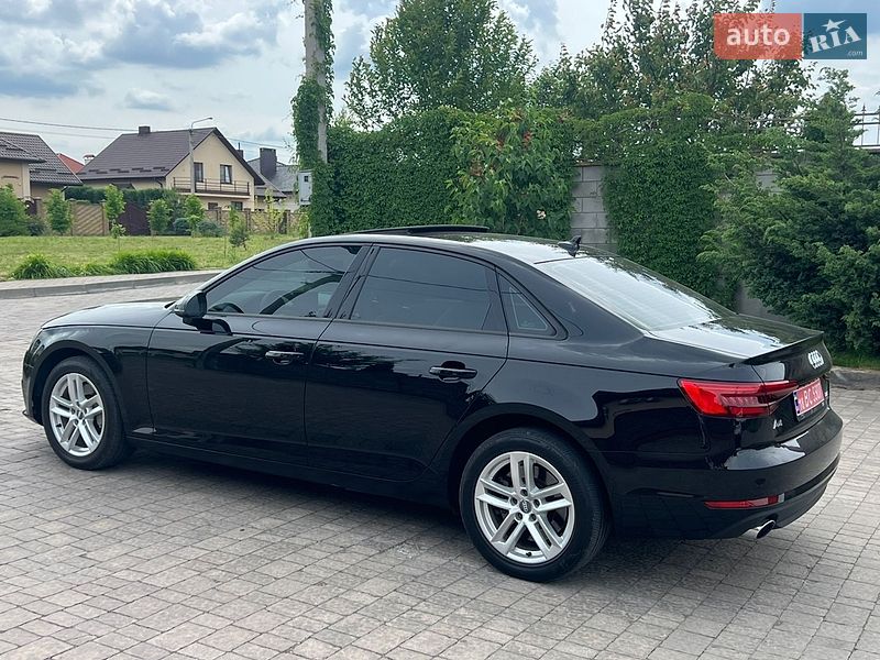 Седан Audi A4 2016 в Ровно