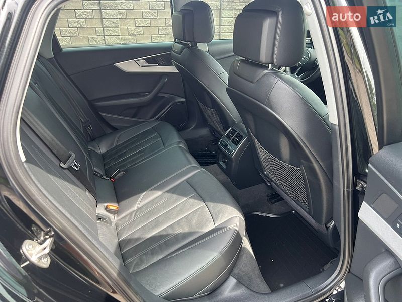Седан Audi A4 2016 в Ровно