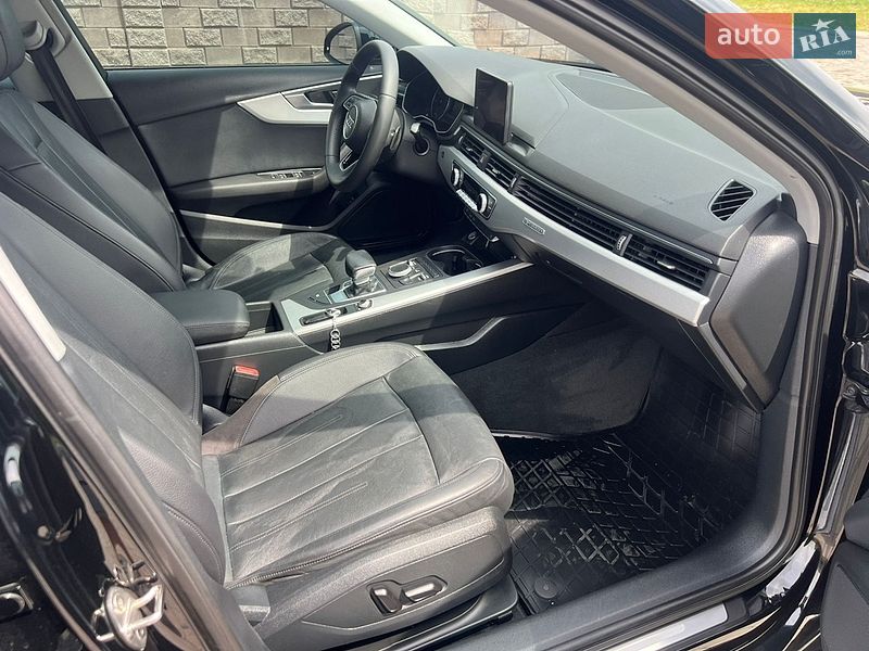 Седан Audi A4 2016 в Ровно