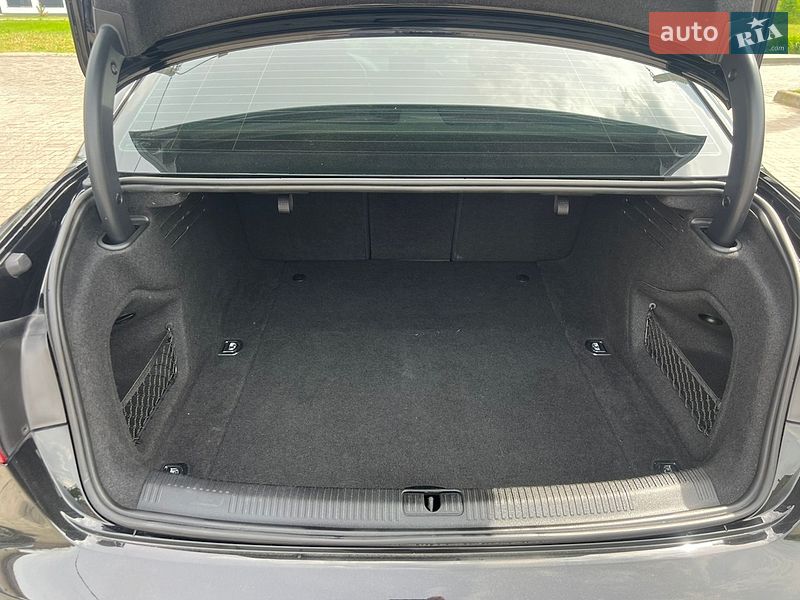 Седан Audi A4 2016 в Ровно