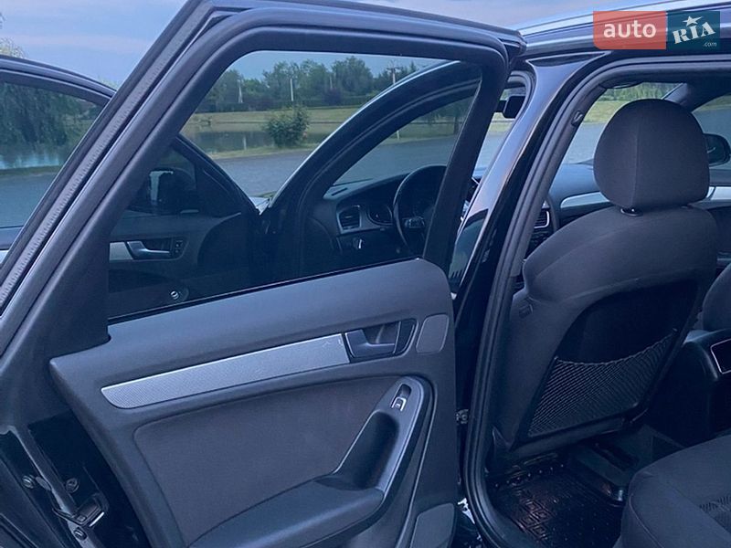 Универсал Audi A4 2013 в Жовкве