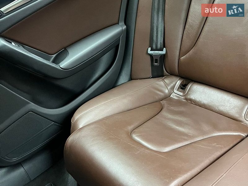 Седан Audi A4 2015 в Львові