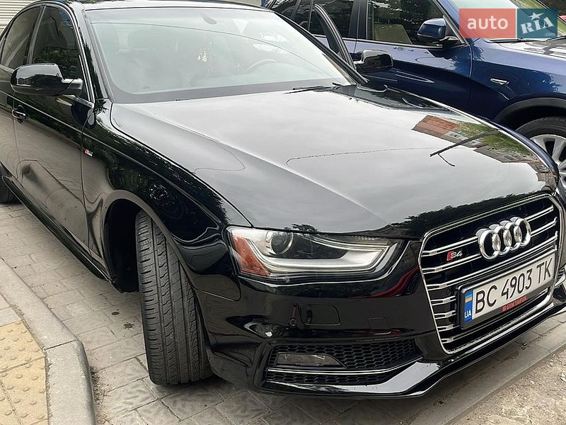Седан Audi A4 2015 в Львові