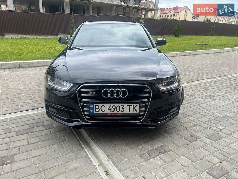 Седан Audi A4 2015 в Львові