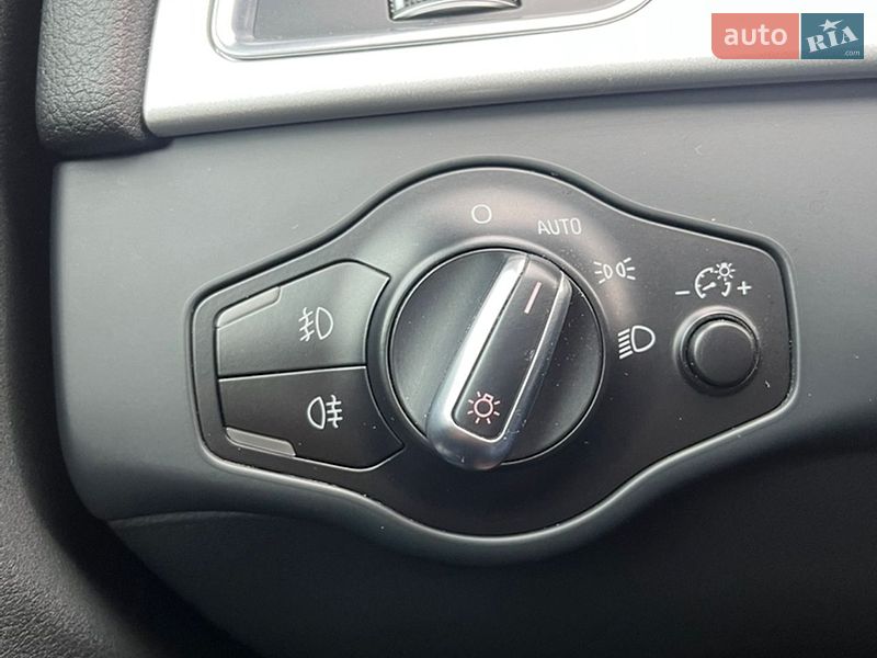 Седан Audi A4 2015 в Львові