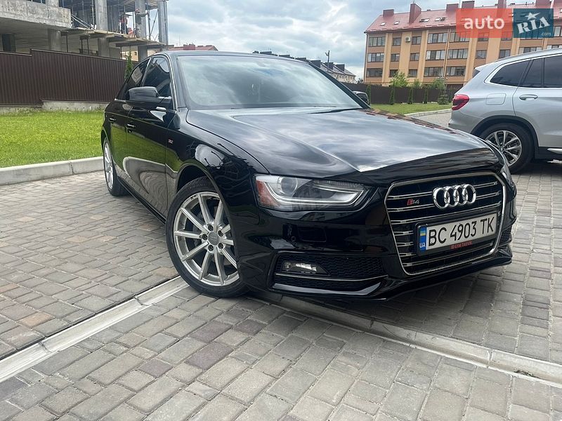 Седан Audi A4 2015 в Львові
