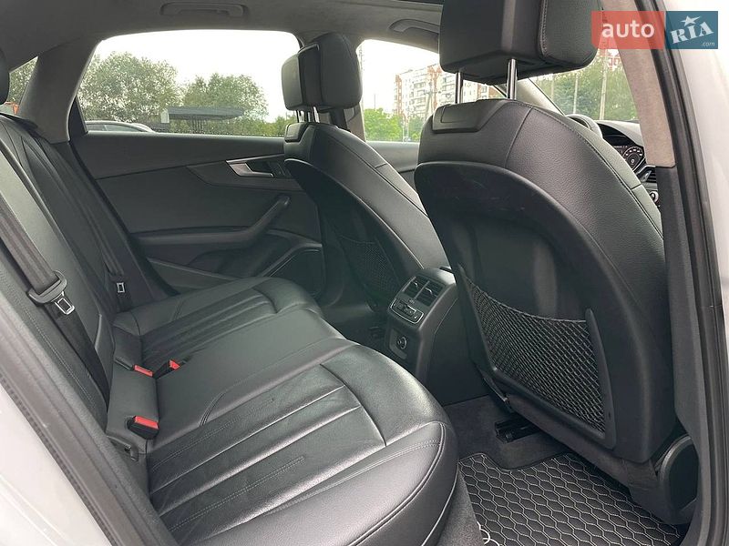Седан Audi A4 2017 в Черновцах