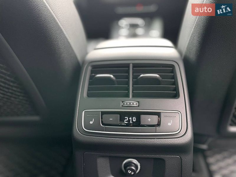 Седан Audi A4 2017 в Черновцах