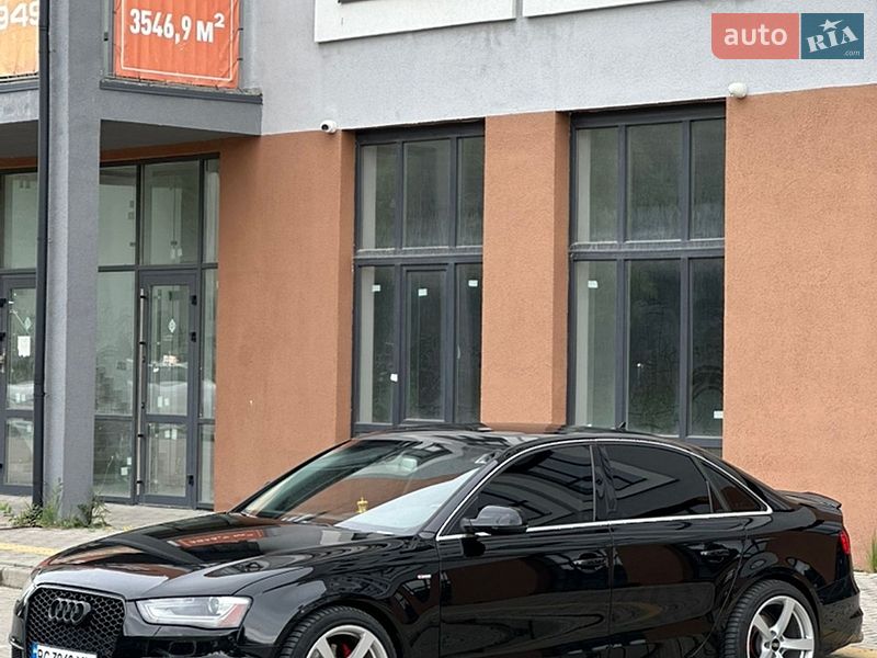 Седан Audi A4 2013 в Львові