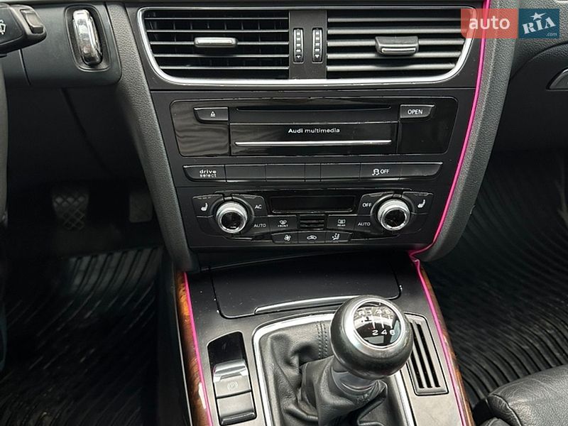 Седан Audi A4 2013 в Львові