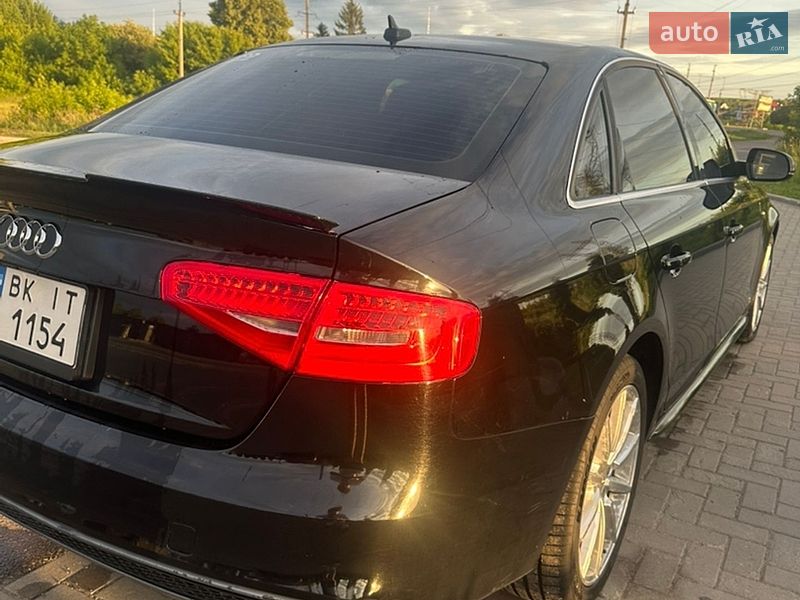Седан Audi A4 2015 в Ровно