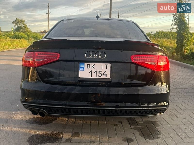 Седан Audi A4 2015 в Ровно