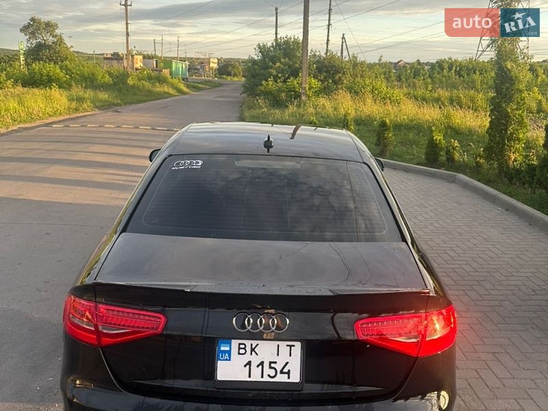 Седан Audi A4 2015 в Ровно