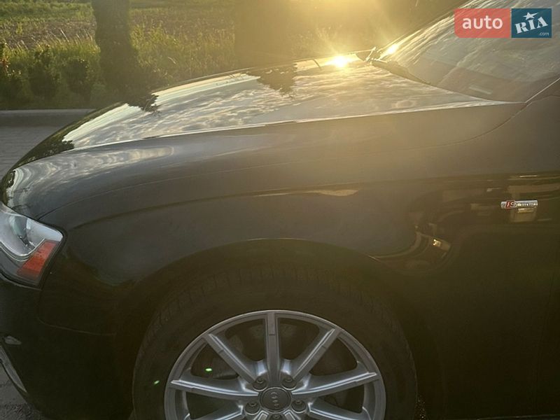 Седан Audi A4 2015 в Ровно