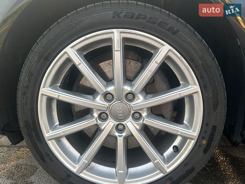 Седан Audi A4 2015 в Ровно