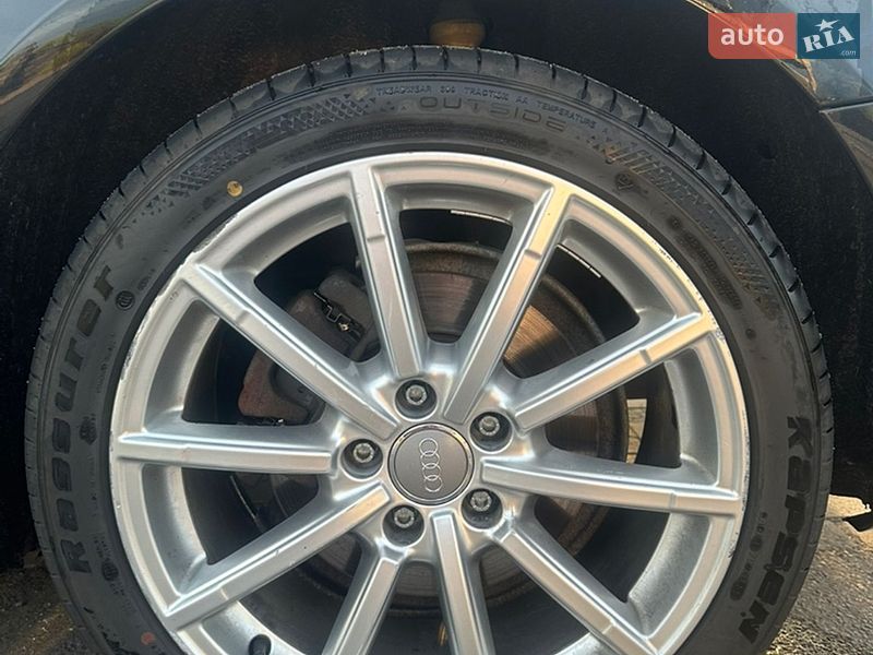 Седан Audi A4 2015 в Ровно