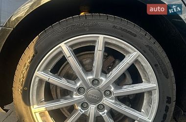 Седан Audi A4 2015 в Ровно