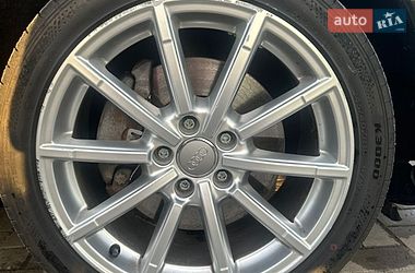 Седан Audi A4 2015 в Ровно