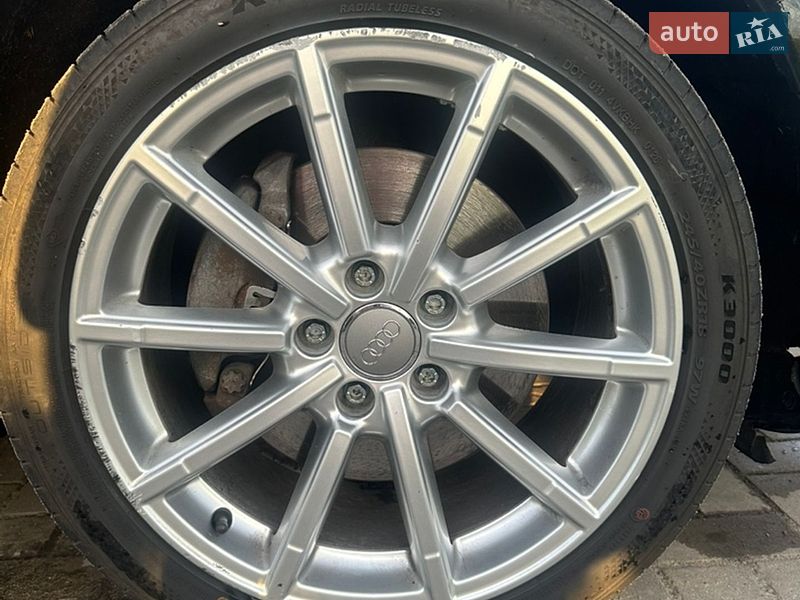 Седан Audi A4 2015 в Ровно