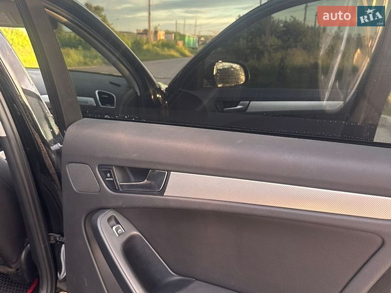 Седан Audi A4 2015 в Ровно