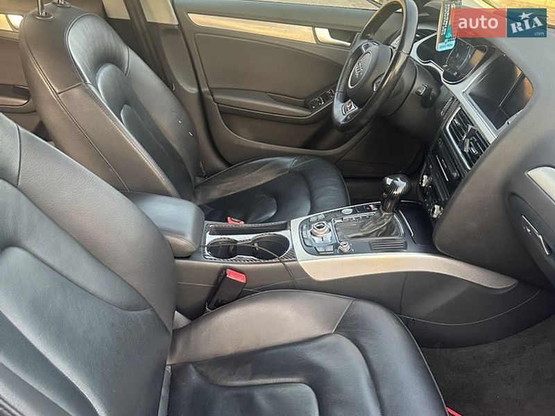 Седан Audi A4 2015 в Ровно