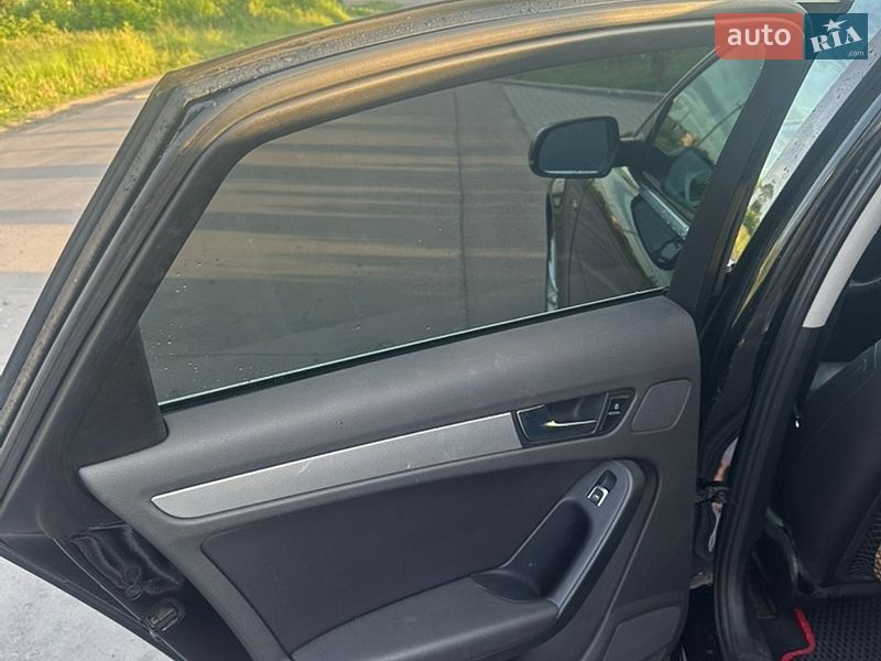 Седан Audi A4 2015 в Ровно