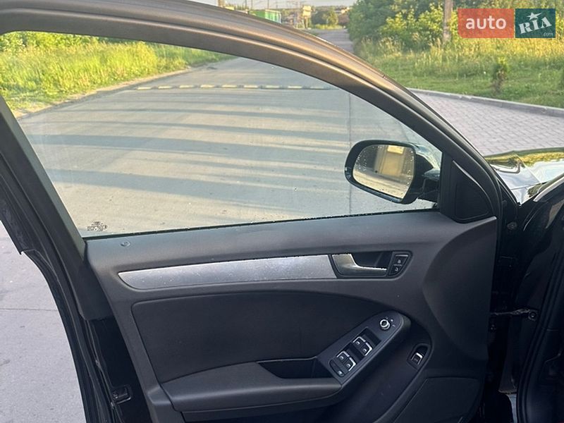 Седан Audi A4 2015 в Ровно