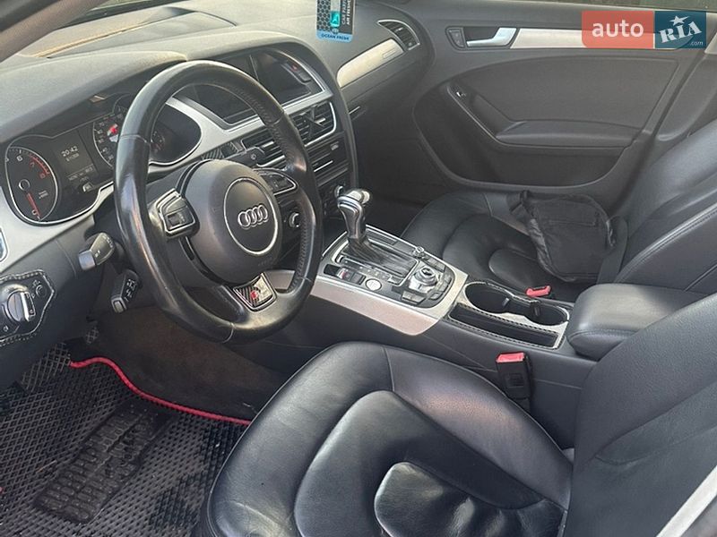 Седан Audi A4 2015 в Ровно