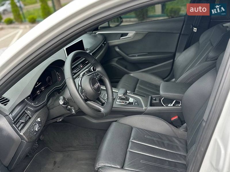 Седан Audi A4 2019 в Самборе