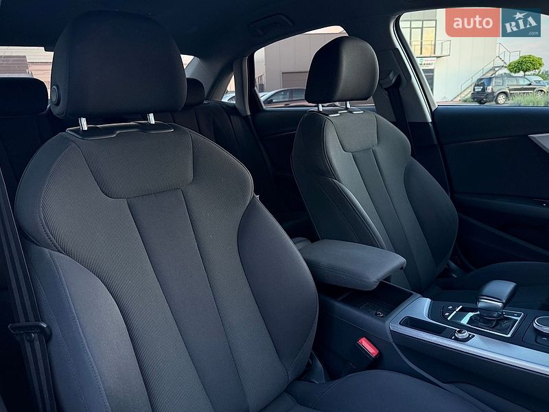 Седан Audi A4 2016 в Мукачево