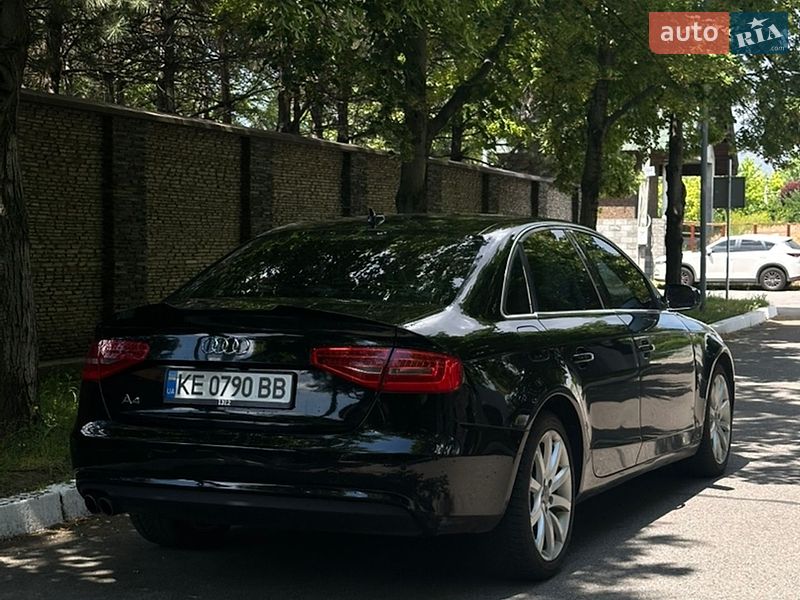 Седан Audi A4 2012 в Дніпрі