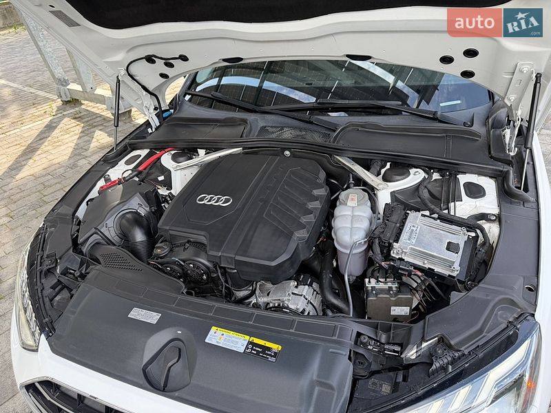 Седан Audi A4 2021 в Львові