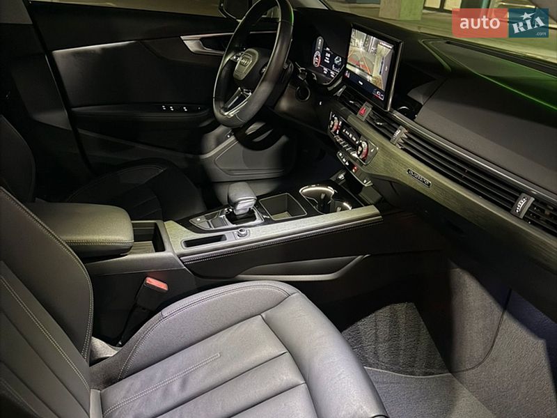 Седан Audi A4 2021 в Львові