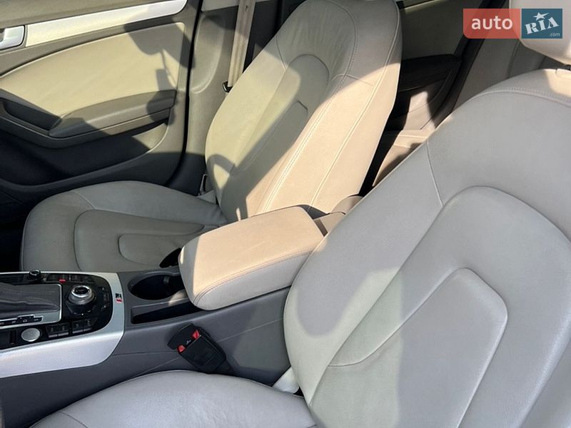 Седан Audi A4 2012 в Львове