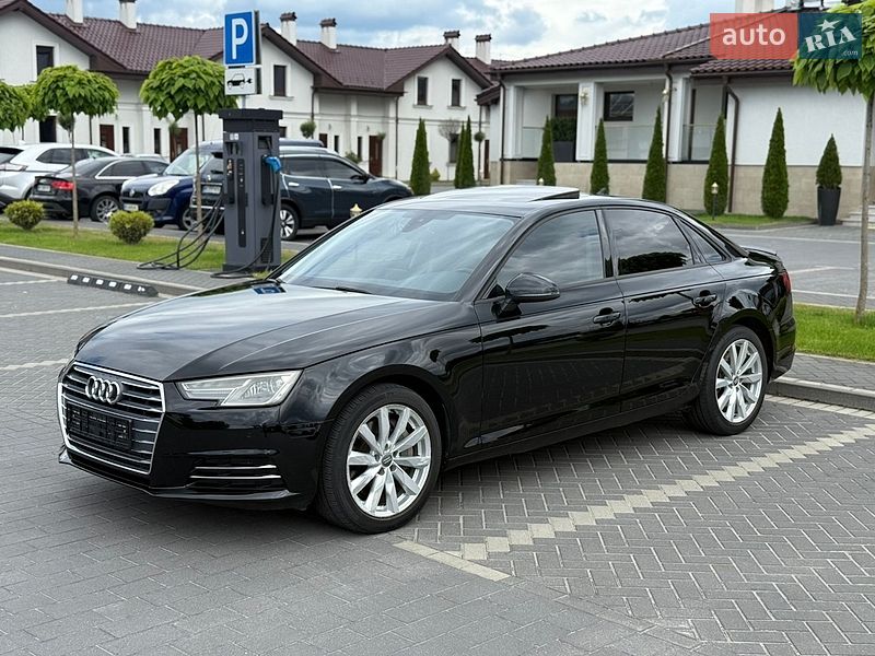 Седан Audi A4 2015 в Львове