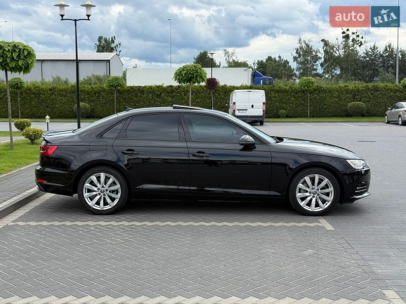 Седан Audi A4 2015 в Львове
