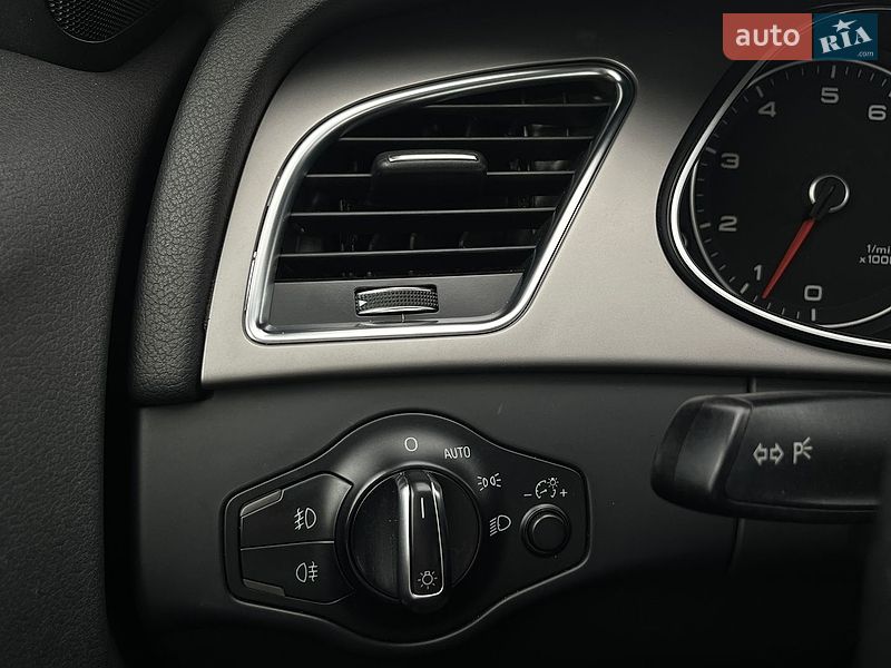 Седан Audi A4 2012 в Києві