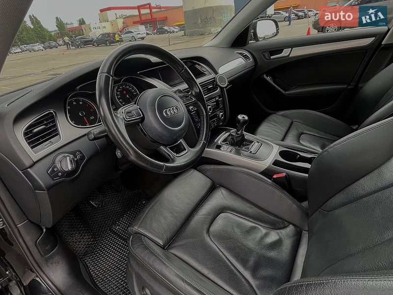 Седан Audi A4 2012 в Києві