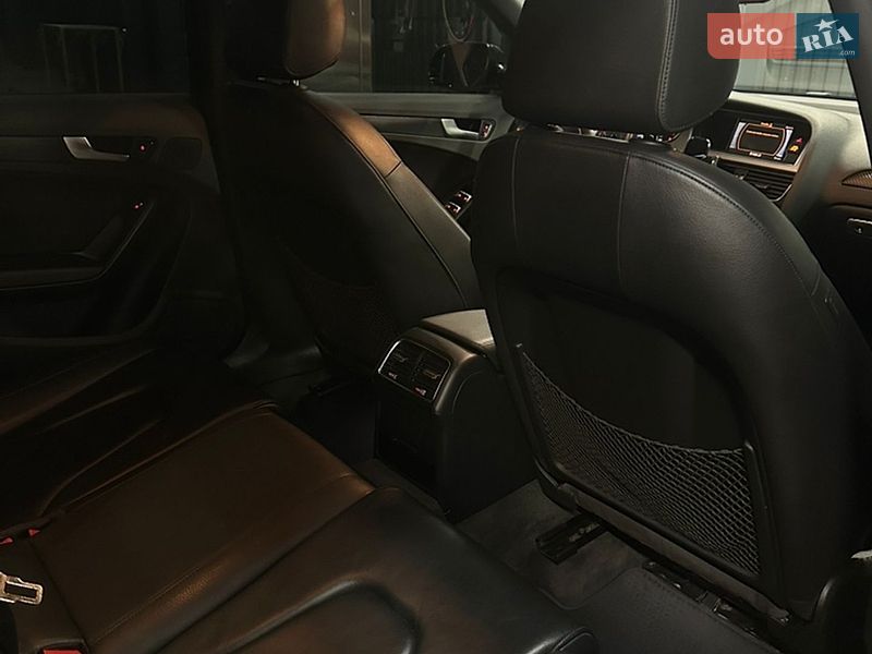 Седан Audi A4 2014 в Львове