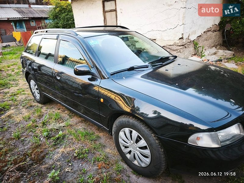 Універсал Audi A4 1997 в Свессе