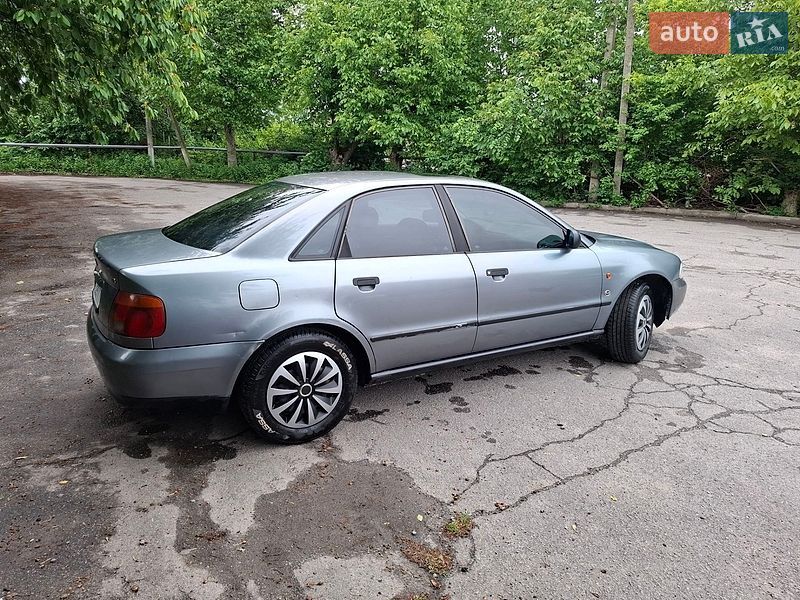 Седан Audi A4 1995 в Немирове