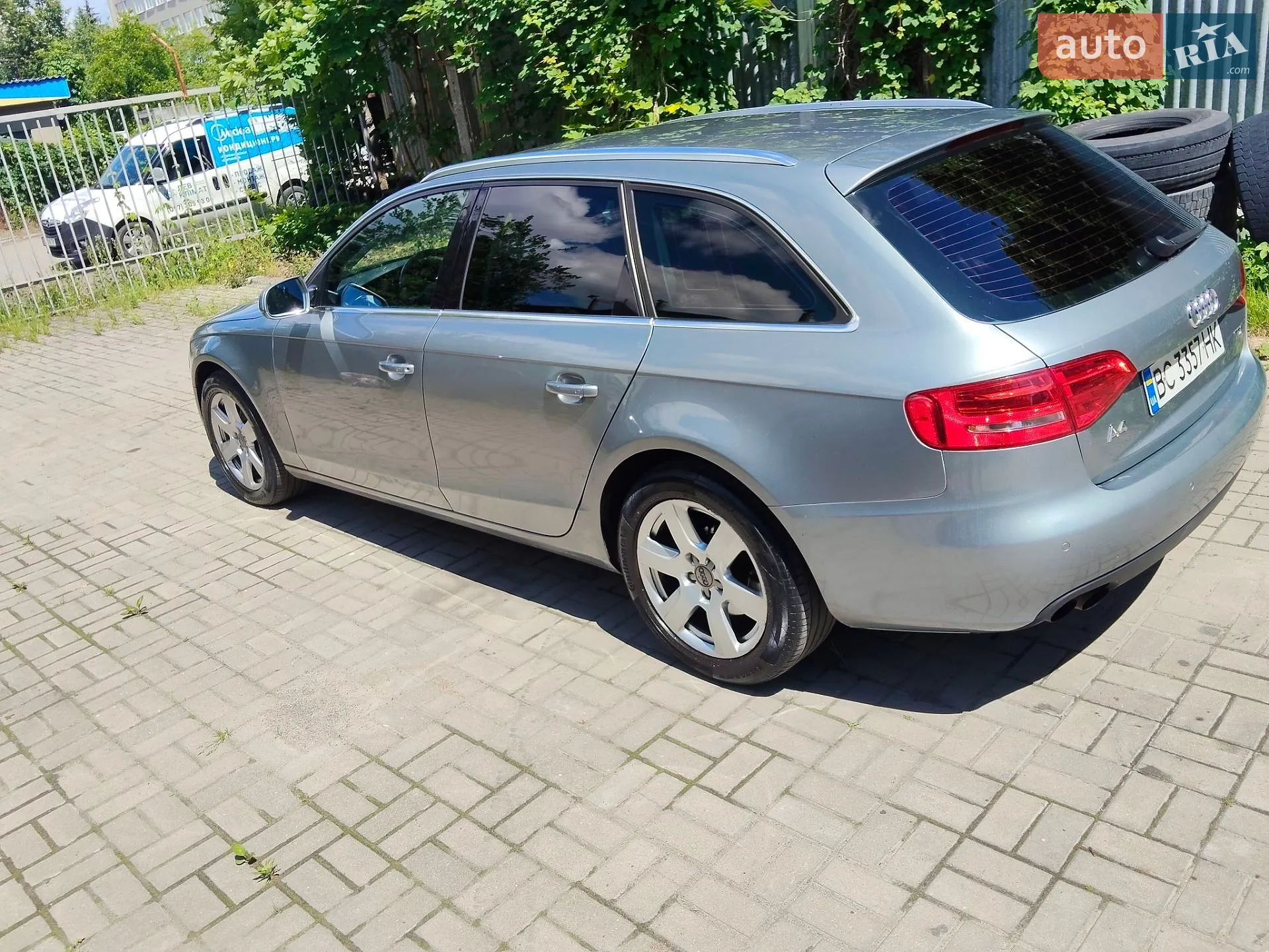 2010 Audi A4 - мініатюра 4