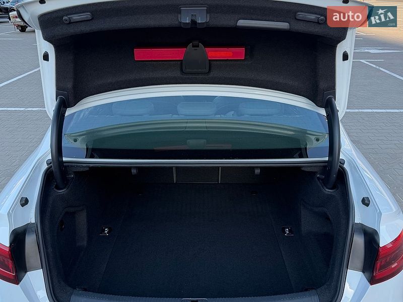 Седан Audi A4 2016 в Ирпене