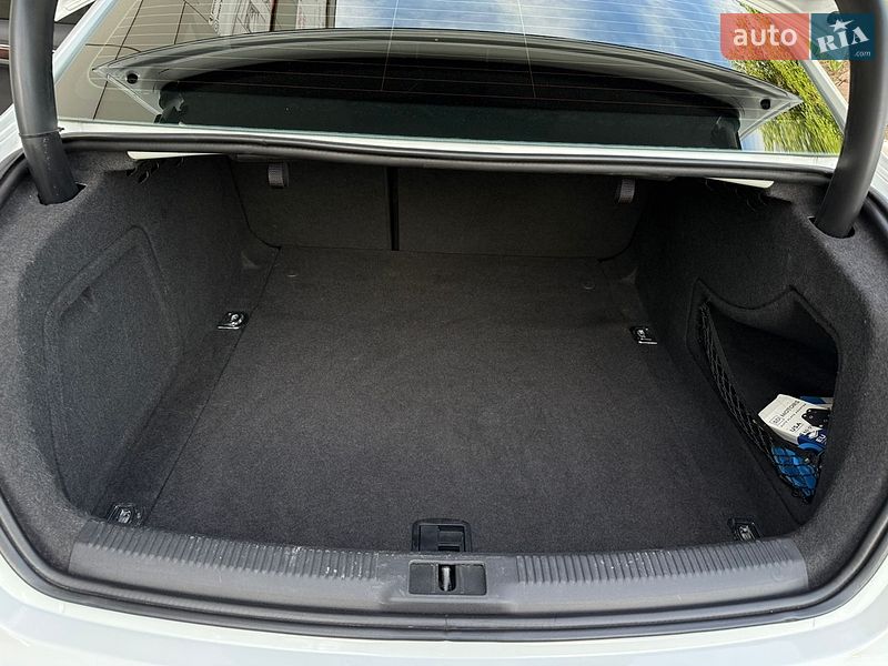 Седан Audi A4 2013 в Кривому Розі