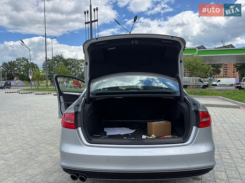 Седан Audi A4 2016 в Ивано-Франковске