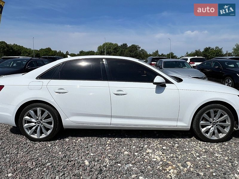 Седан Audi A4 2017 в Львові