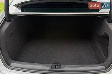 Седан Audi A4 2013 в Львове