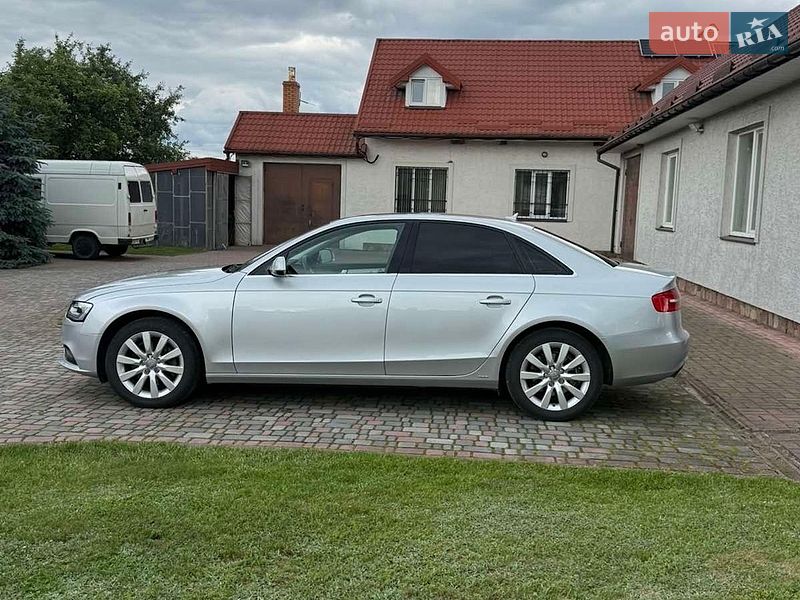 Седан Audi A4 2013 в Львове