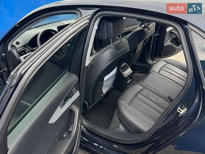 Седан Audi A4 2017 в Львове